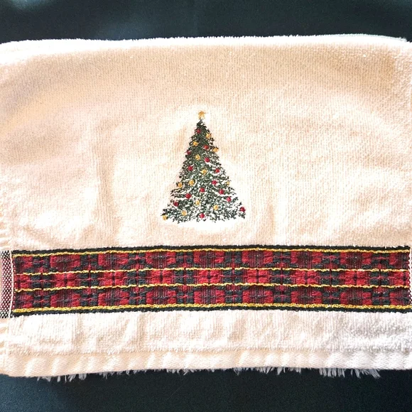 15 Piece Holiday Hand Towel Bundle - Picture 8 of 15